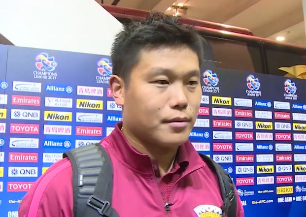 国米正在努力完成多名球员的续约，其中也包括了邓弗里斯，他的合同将在2025年夏天到期，但是他的年薪要求要远高于国米的报价，如果无法达成协议，国米考虑在冬窗出售他。